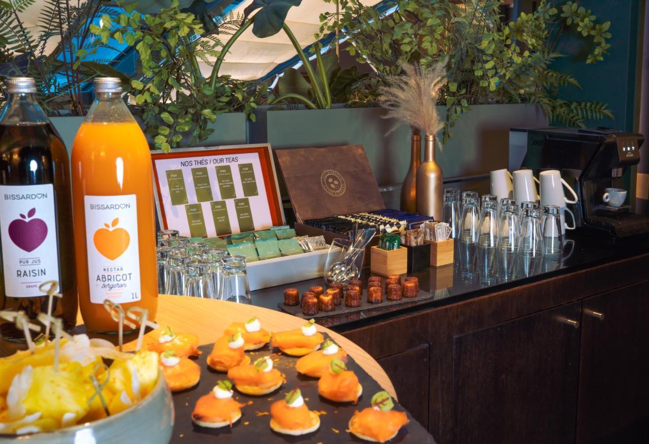 פוטו Nest Paris La Defense - Mgallery מראה חיצוני תמונה A selection of fruit and juice at a buffet