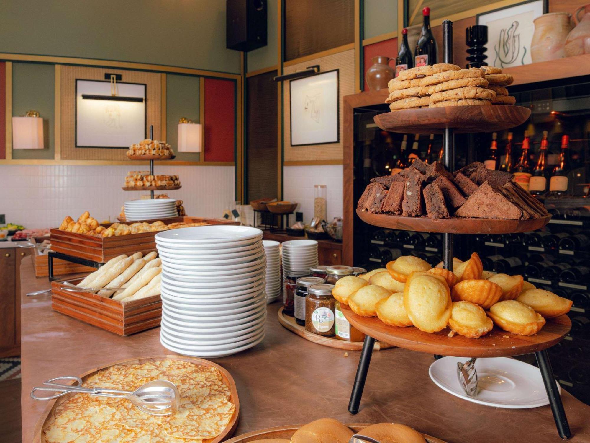 פוטו Nest Paris La Defense - Mgallery מראה חיצוני תמונה A typical buffet