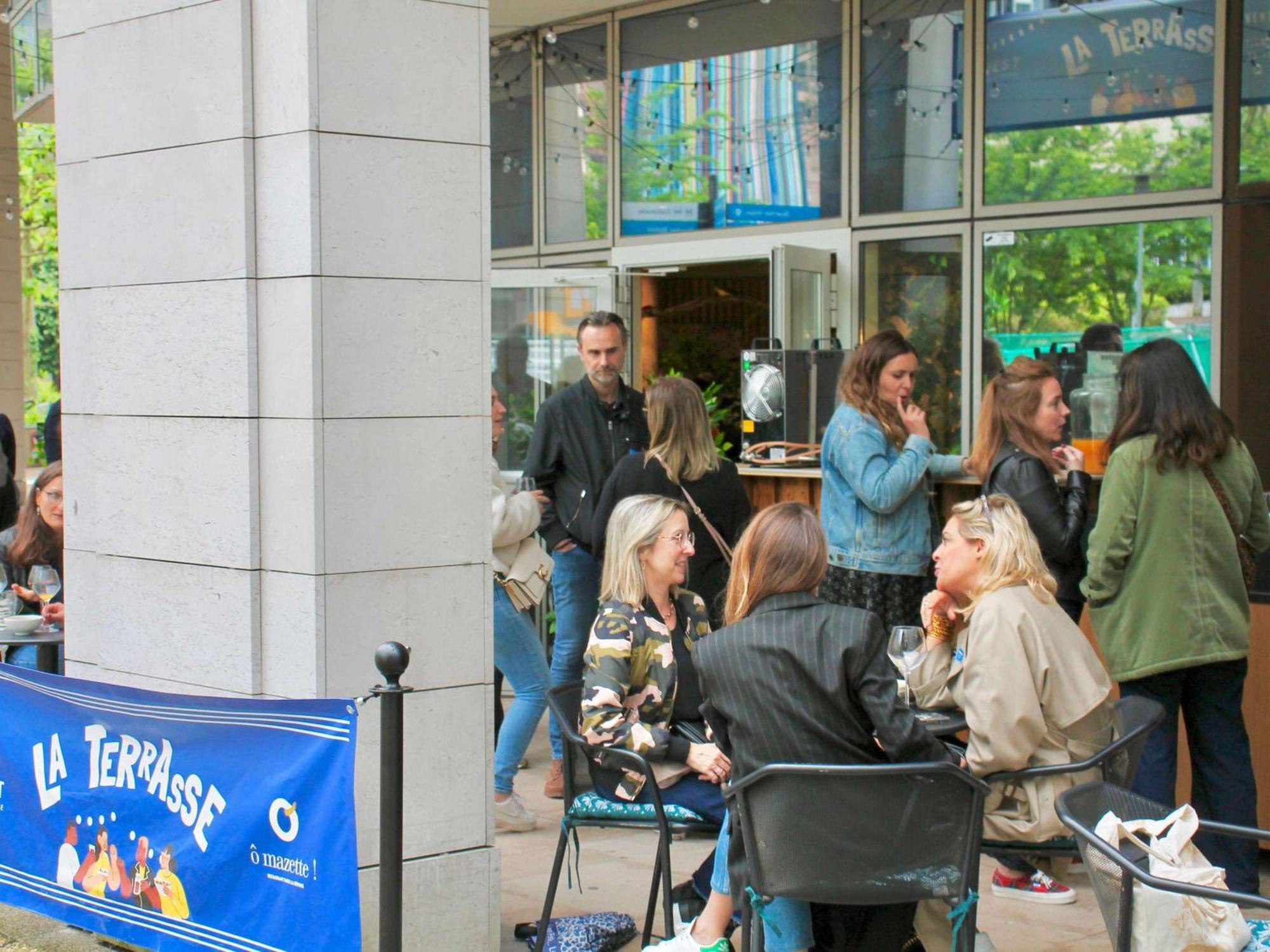 פוטו Nest Paris La Defense - Mgallery מראה חיצוני תמונה A coffee shop in Amsterdam