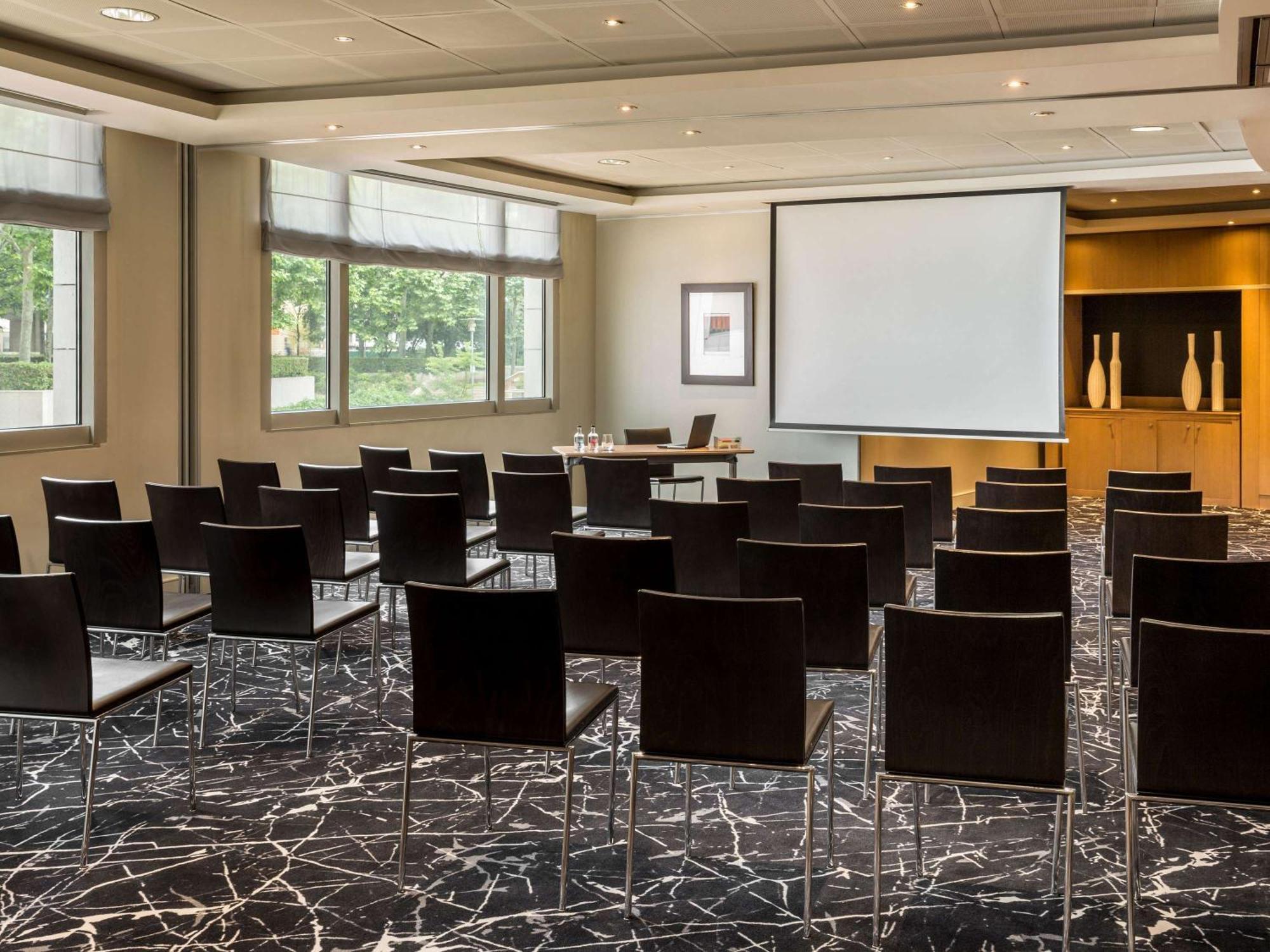 Nest Hotel Paris La Defense - Mgallery Collection פוטו מראה חיצוני תמונה Meeting room