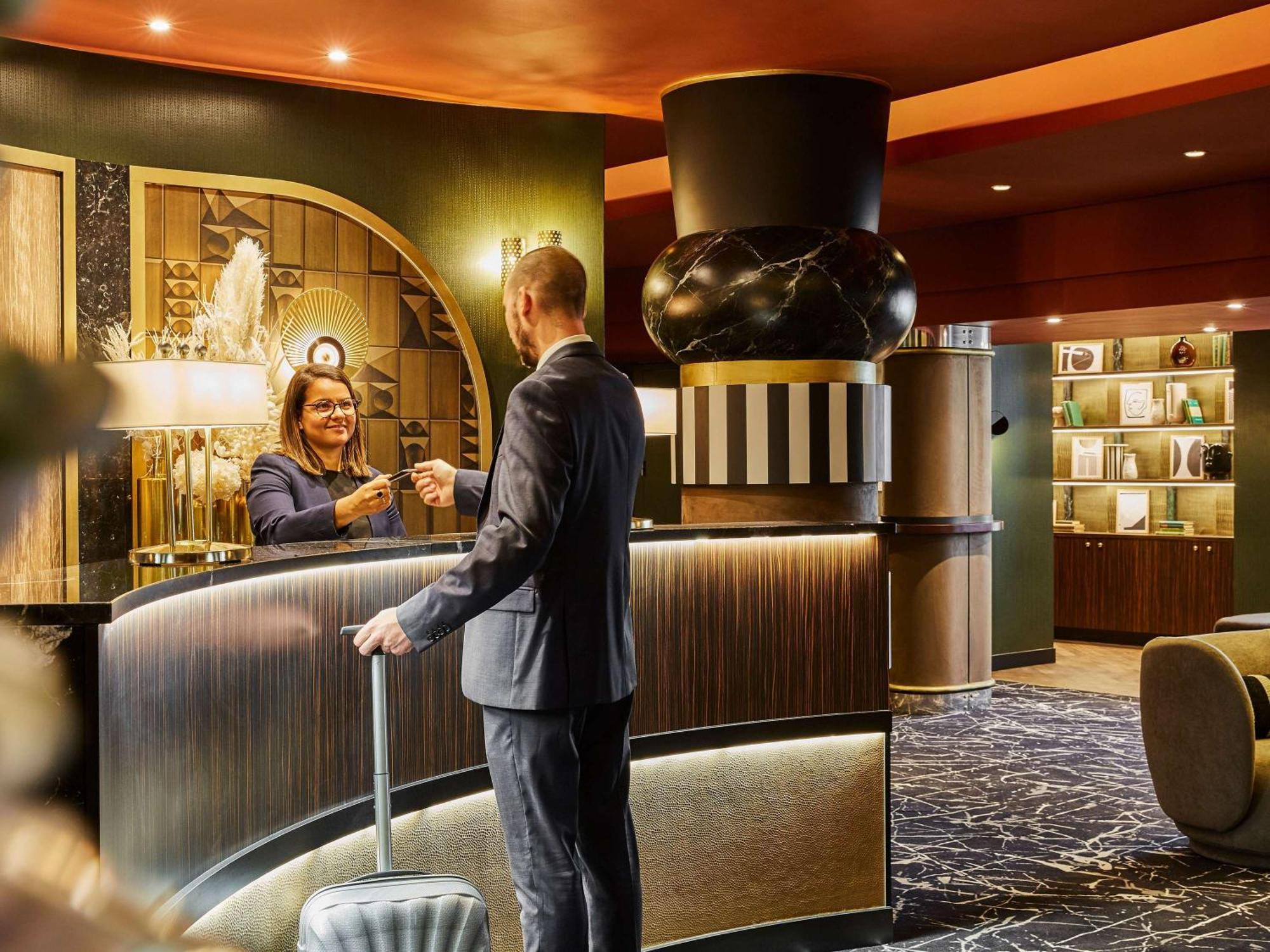 מלון פוטו Nest Paris La Defense - Mgallery מראה חיצוני תמונה The reception of the hotel