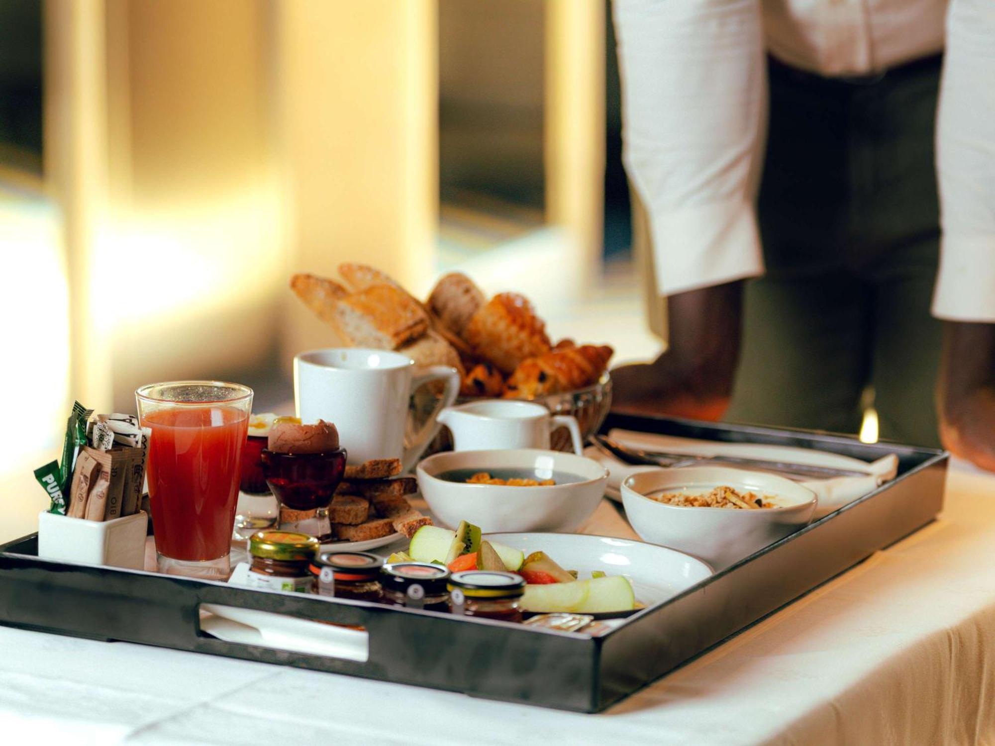 Nest Hotel Paris La Defense - Mgallery Collection פוטו מראה חיצוני תמונה Room service