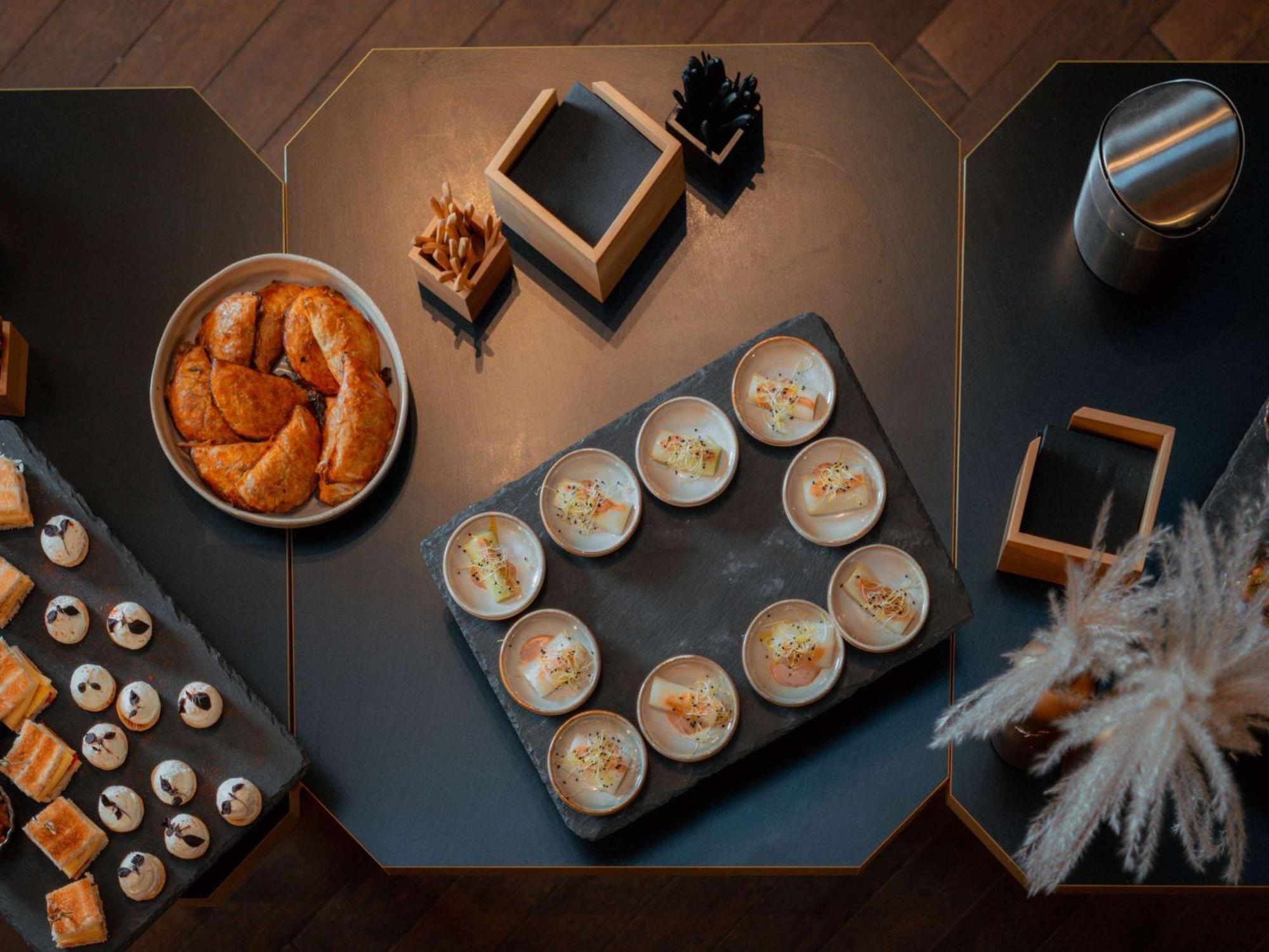 Nest Hotel Paris La Defense - Mgallery Collection פוטו מראה חיצוני תמונה A selection of dishes at the restaurant