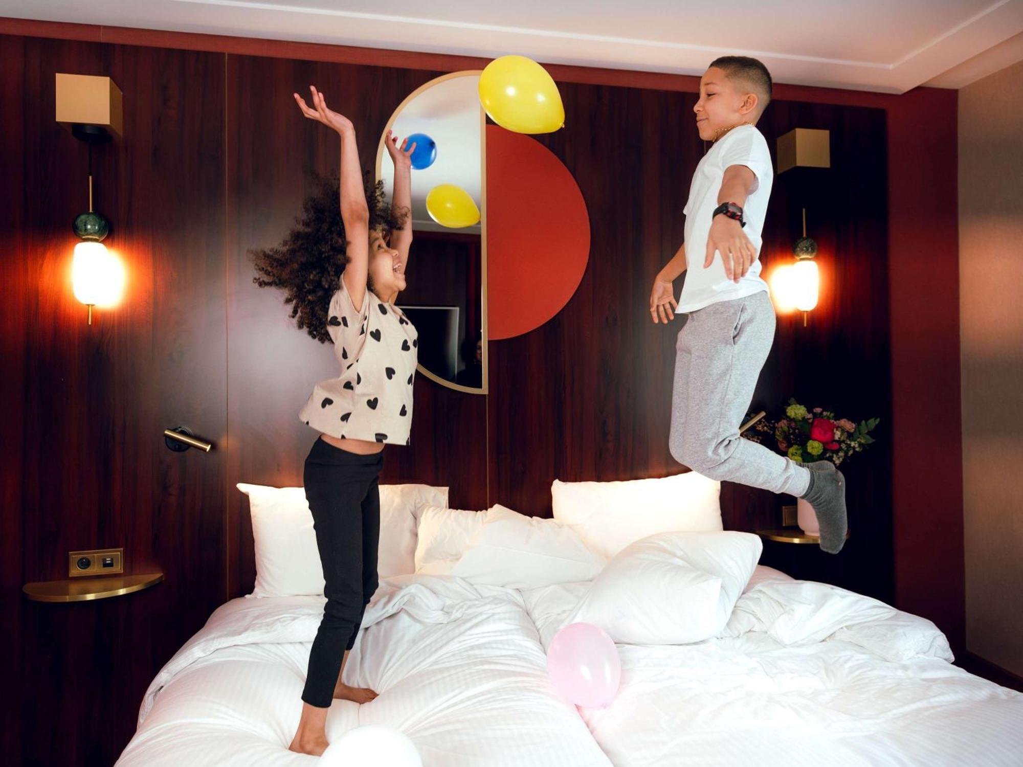 Nest Hotel Paris La Defense - Mgallery Collection פוטו מראה חיצוני תמונה The bed in the hotel room